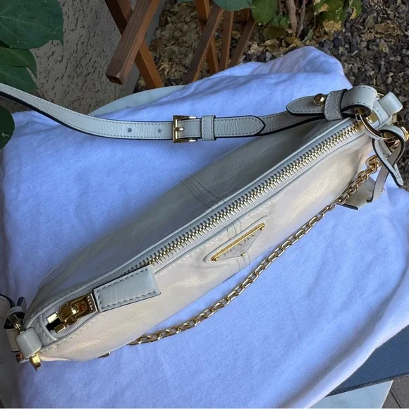 Prada Re-Edition 2002 Medium Leather Shoulder Bag - Picture 7 of 17